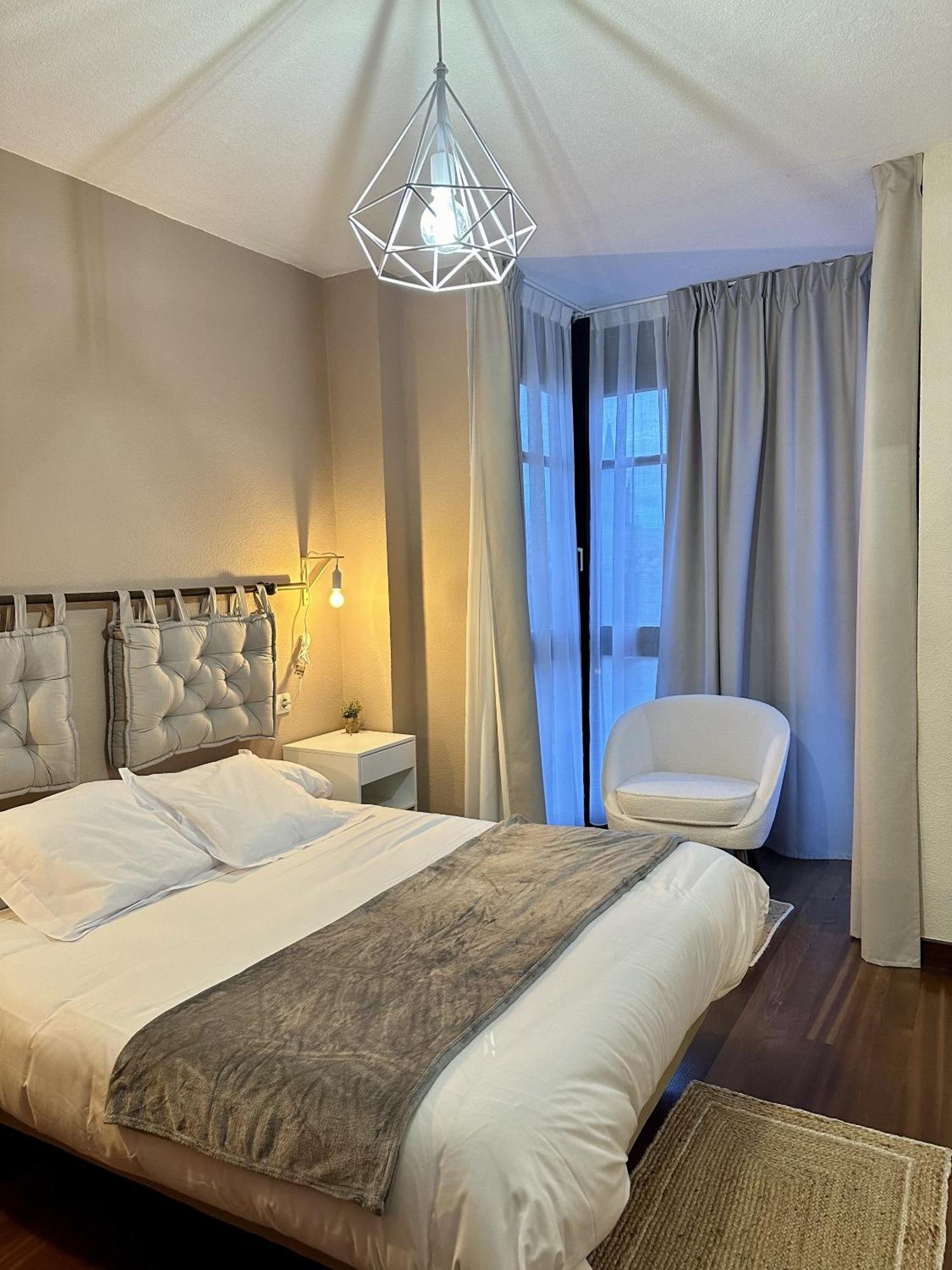 Apartamentos Val De Комильяс Экстерьер фото