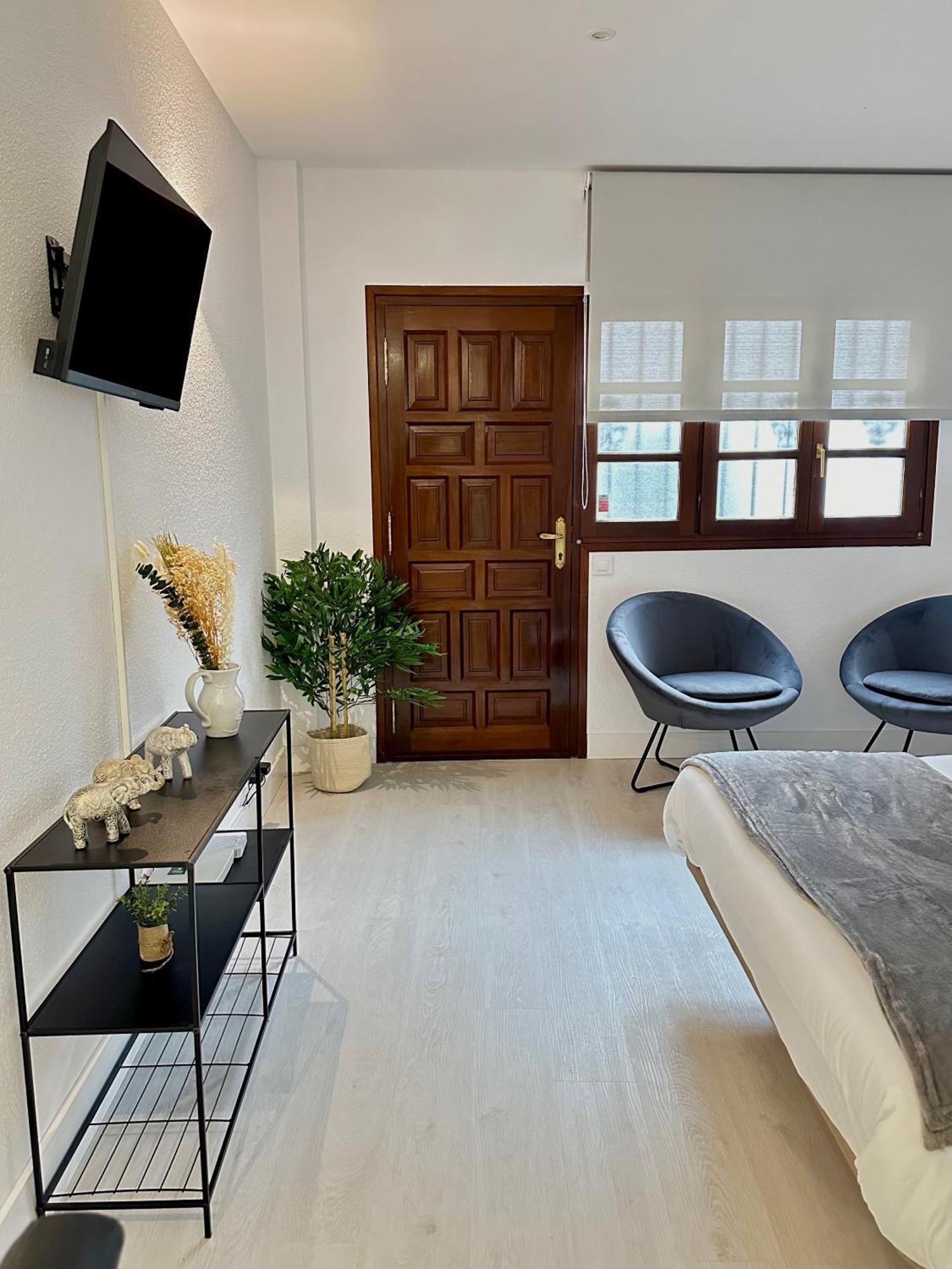 Apartamentos Val De Комильяс Экстерьер фото
