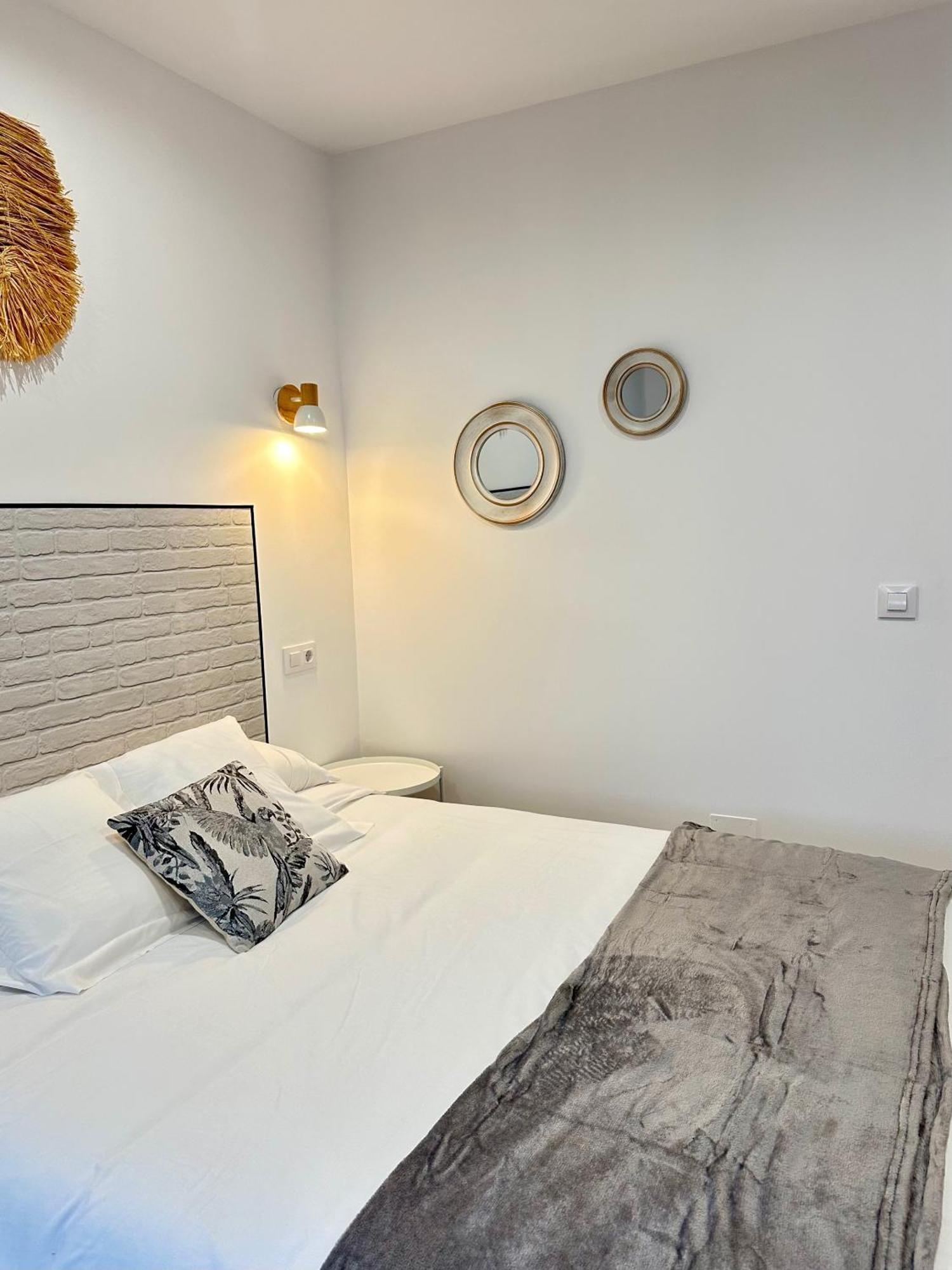 Apartamentos Val De Комильяс Экстерьер фото