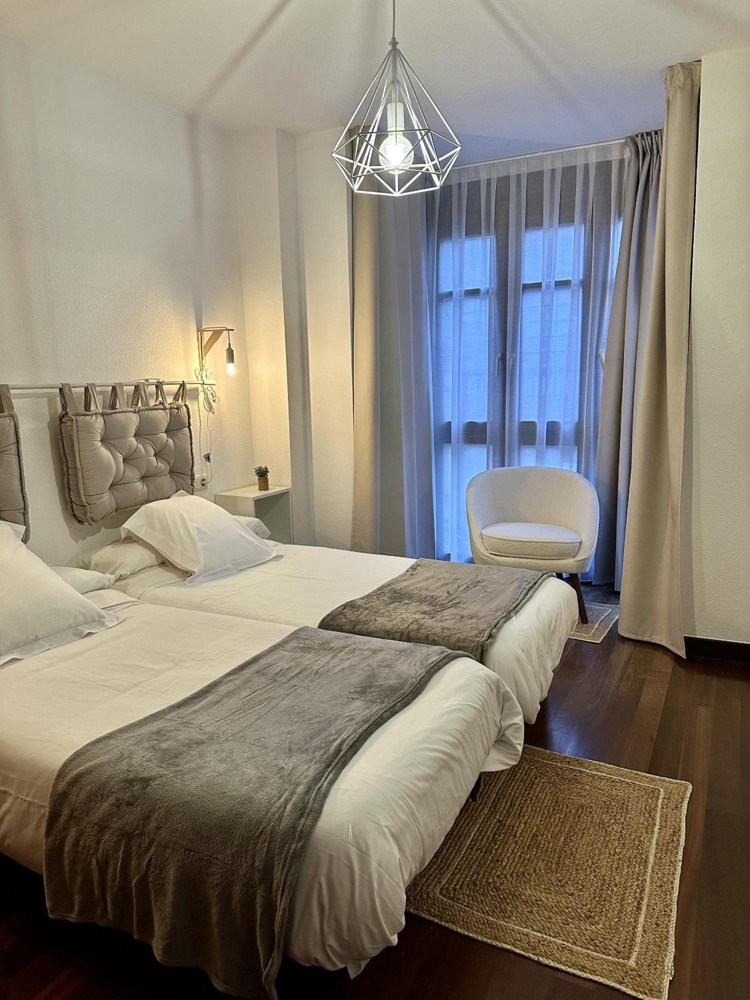 Apartamentos Val De Комильяс Экстерьер фото
