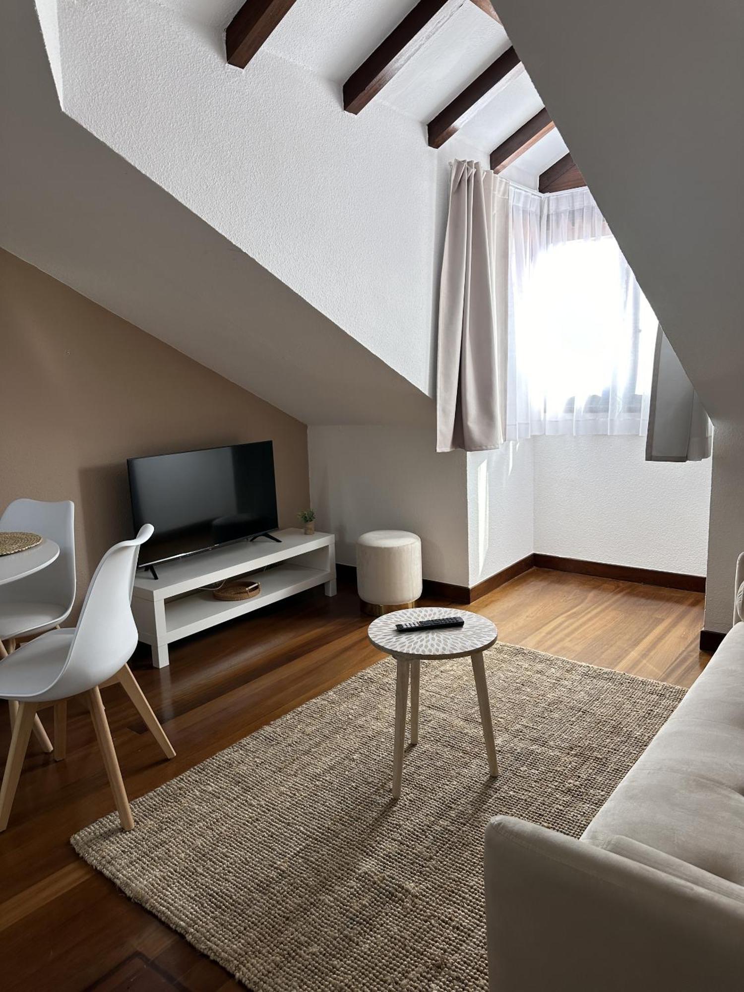 Apartamentos Val De Комильяс Экстерьер фото